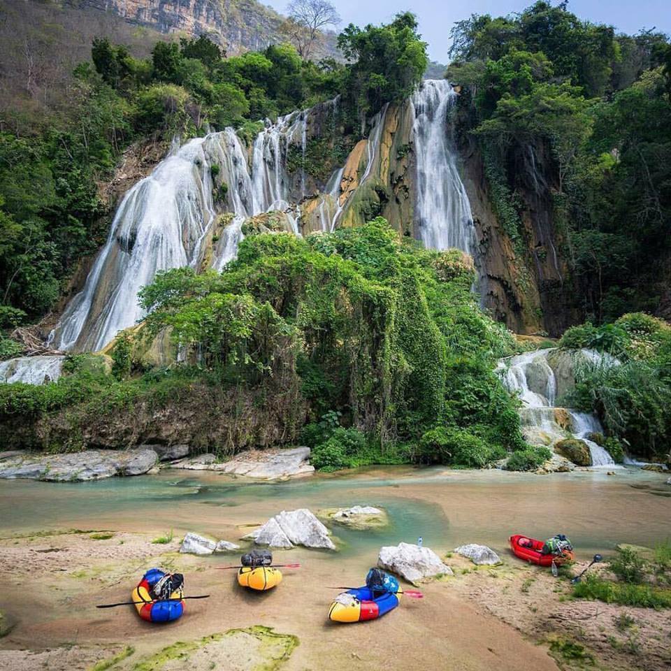 El Aguacero Waterfalls