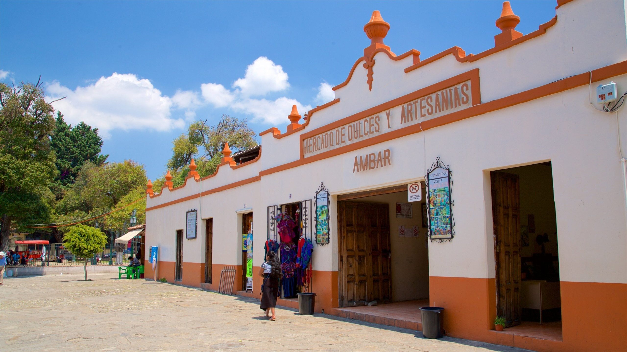 Mercado de Dulces y Artesanías “Ambar”