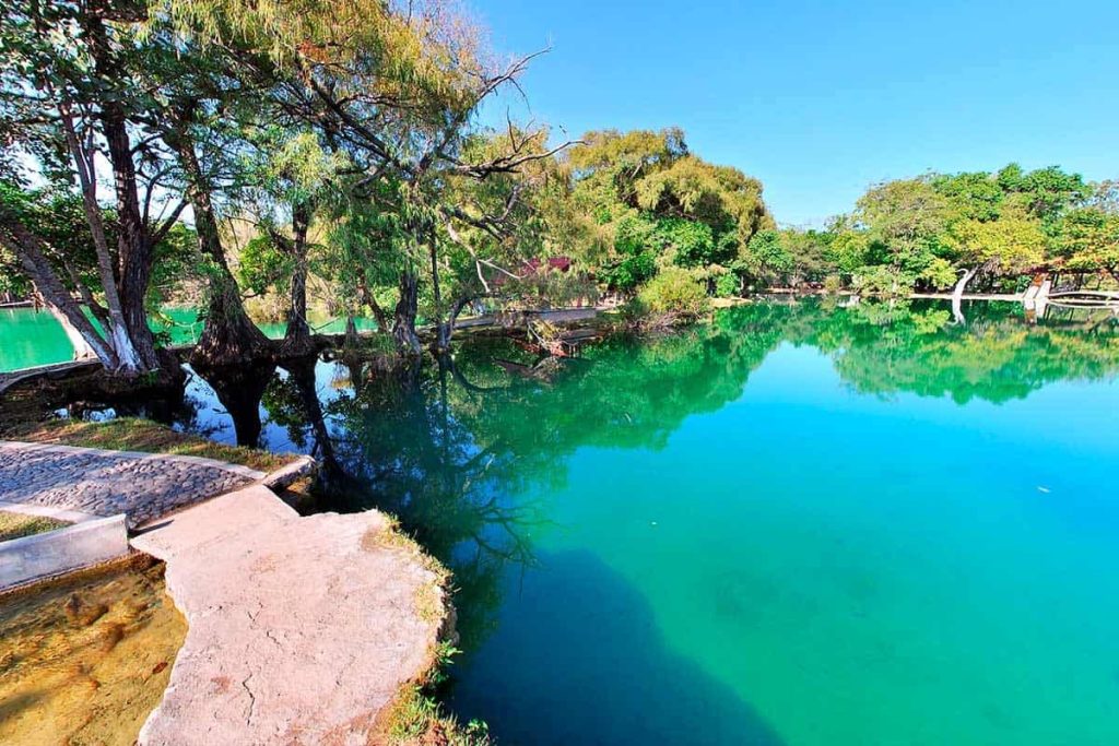 Lagos de Colon y el Lagartero