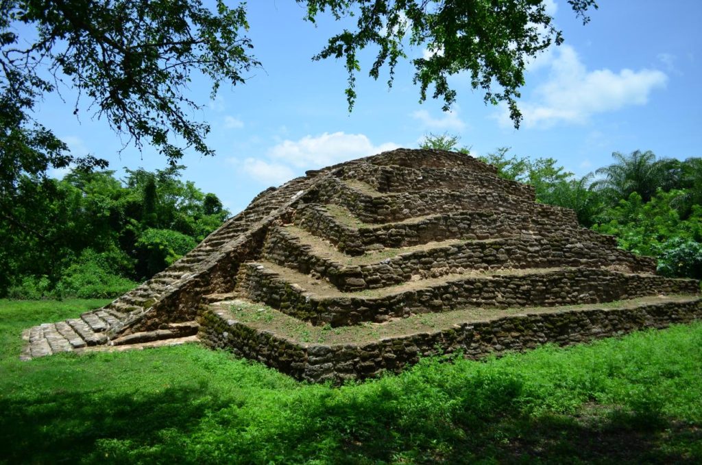 Lagos de Colon y el Lagartero
